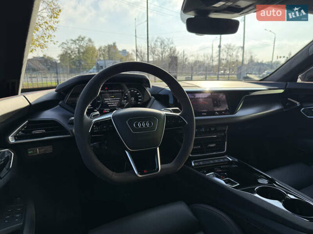 Ауді RS e-tron GT 2023 у Харкові на Automoto.ua Сірий Ауді RS e-tron GT, об'ємом двигуна 0 л та пробігом 11 тис. км за 98000 $, фото 20 на Automoto.ua