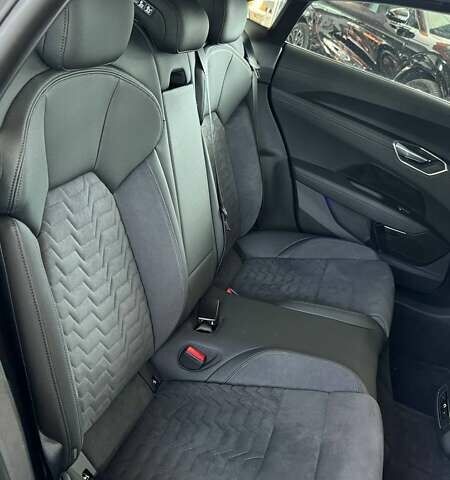Сірий Ауді RS e-tron GT, об'ємом двигуна 0 л та пробігом 17 тис. км за 72000 $, фото 22 на Automoto.ua