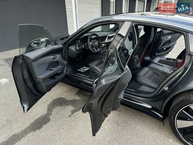 Сірий Ауді RS e-tron GT, об'ємом двигуна 0 л та пробігом 24 тис. км за 79900 $, фото 45 на Automoto.ua