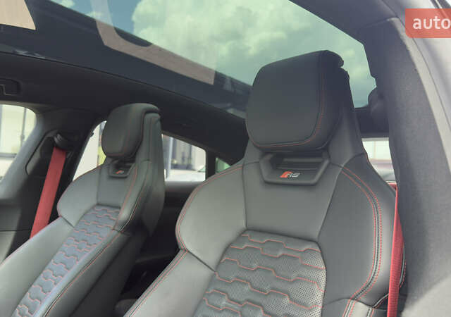 Серый Ауди RS e-tron GT, объемом двигателя 0 л и пробегом 29 тыс. км за 67600 $, фото 11 на Automoto.ua