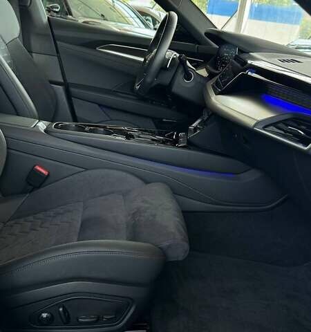 Сірий Ауді RS e-tron GT, об'ємом двигуна 0 л та пробігом 17 тис. км за 72000 $, фото 29 на Automoto.ua