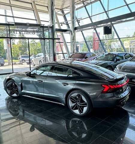 Сірий Ауді RS e-tron GT, об'ємом двигуна 0 л та пробігом 17 тис. км за 72000 $, фото 5 на Automoto.ua