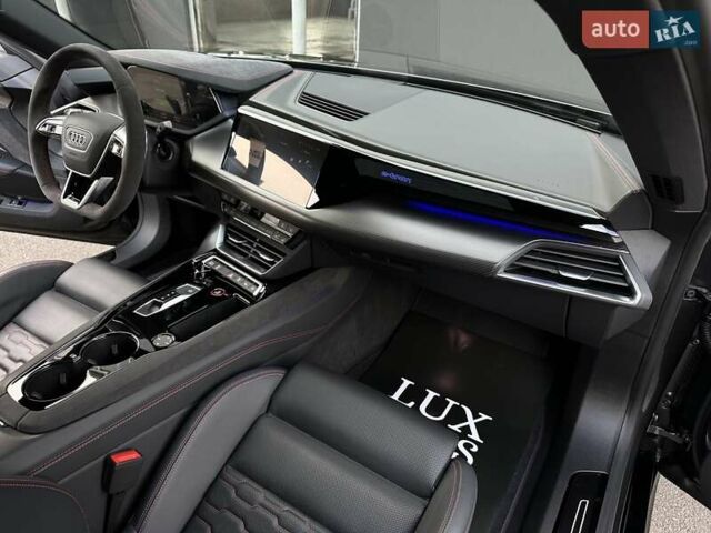 Сірий Ауді RS e-tron GT, об'ємом двигуна 0 л та пробігом 24 тис. км за 79900 $, фото 59 на Automoto.ua