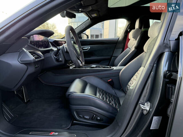 Ауді RS e-tron GT 2023 у Харкові на Automoto.ua Сірий Ауді RS e-tron GT, об'ємом двигуна 0 л та пробігом 11 тис. км за 98000 $, фото 18 на Automoto.ua