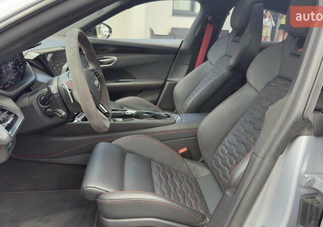 Серый Ауди RS e-tron GT, объемом двигателя 0 л и пробегом 29 тыс. км за 67600 $, фото 7 на Automoto.ua