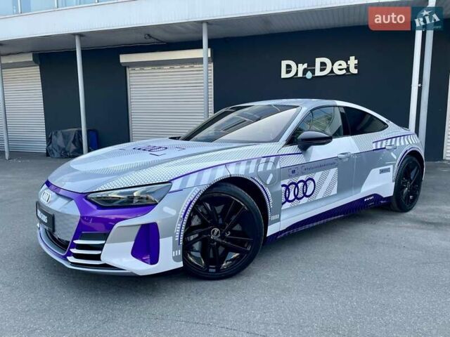 Сірий Ауді RS e-tron GT, об'ємом двигуна 0 л та пробігом 1 тис. км за 109900 $, фото 4 на Automoto.ua