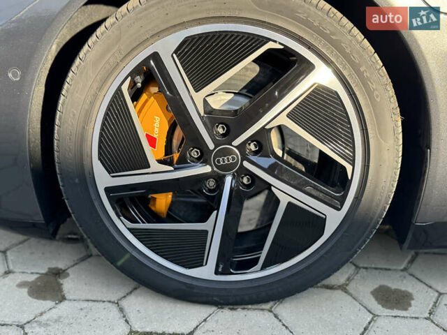 Серый Ауди RS e-tron GT, объемом двигателя 0 л и пробегом 8 тыс. км за 74000 $, фото 24 на Automoto.ua