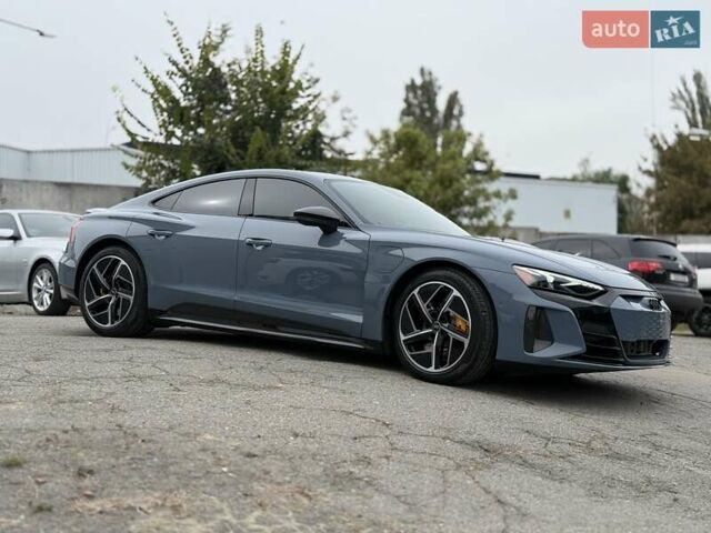 Серый Ауди RS e-tron GT, объемом двигателя 0 л и пробегом 7 тыс. км за 78000 $, фото 6 на Automoto.ua