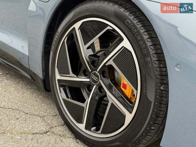 Серый Ауди RS e-tron GT, объемом двигателя 0 л и пробегом 7 тыс. км за 78000 $, фото 39 на Automoto.ua