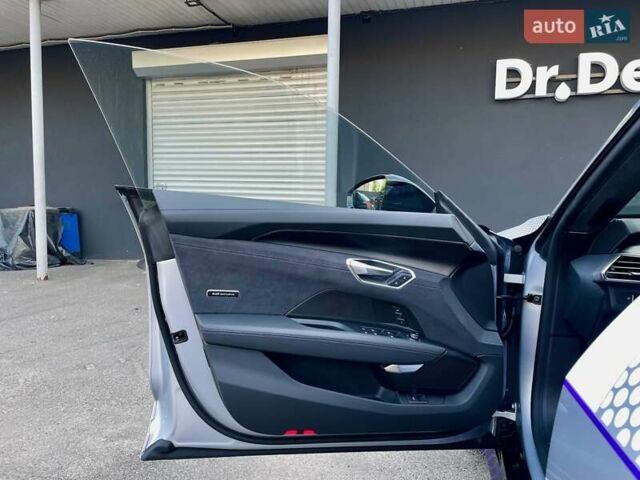 Сірий Ауді RS e-tron GT, об'ємом двигуна 0 л та пробігом 1 тис. км за 109900 $, фото 45 на Automoto.ua
