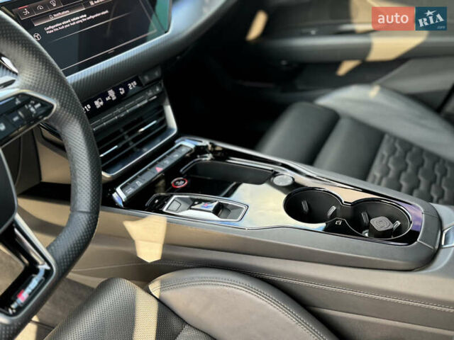 Серый Ауди RS e-tron GT, объемом двигателя 0 л и пробегом 8 тыс. км за 74000 $, фото 29 на Automoto.ua