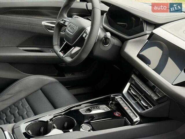 Серый Ауди RS e-tron GT, объемом двигателя 0 л и пробегом 7 тыс. км за 78000 $, фото 25 на Automoto.ua