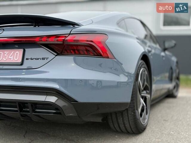 Серый Ауди RS e-tron GT, объемом двигателя 0 л и пробегом 7 тыс. км за 78000 $, фото 1 на Automoto.ua