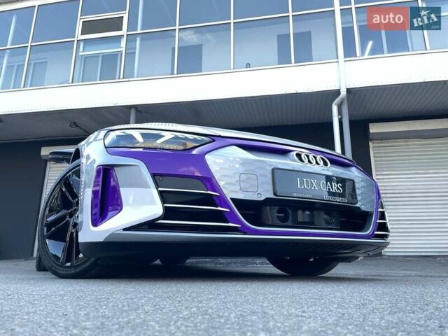 Сірий Ауді RS e-tron GT, об'ємом двигуна 0 л та пробігом 1 тис. км за 109900 $, фото 23 на Automoto.ua