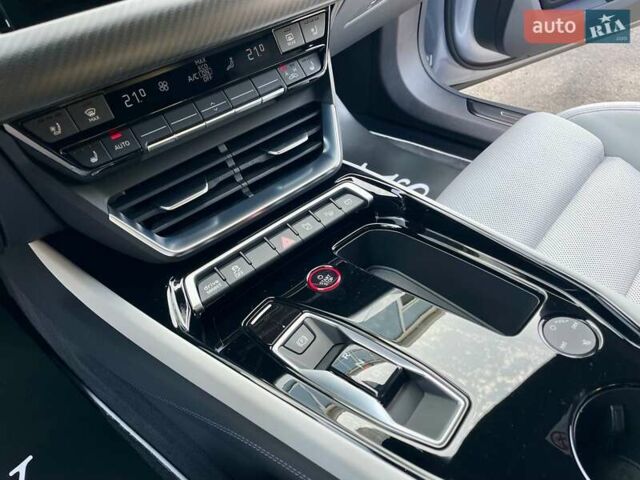 Сірий Ауді RS e-tron GT, об'ємом двигуна 0 л та пробігом 1 тис. км за 109900 $, фото 57 на Automoto.ua