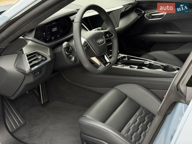Серый Ауди RS e-tron GT, объемом двигателя 0 л и пробегом 7 тыс. км за 78000 $, фото 8 на Automoto.ua