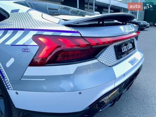 Сірий Ауді RS e-tron GT, об'ємом двигуна 0 л та пробігом 1 тис. км за 109900 $, фото 35 на Automoto.ua