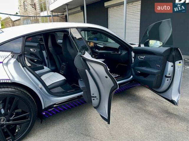 Сірий Ауді RS e-tron GT, об'ємом двигуна 0 л та пробігом 1 тис. км за 109900 $, фото 49 на Automoto.ua