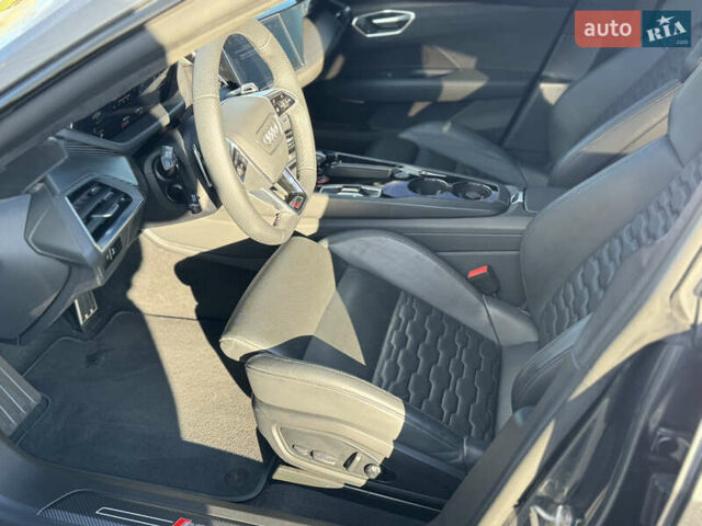 Серый Ауди RS e-tron GT, объемом двигателя 0 л и пробегом 8 тыс. км за 74000 $, фото 26 на Automoto.ua