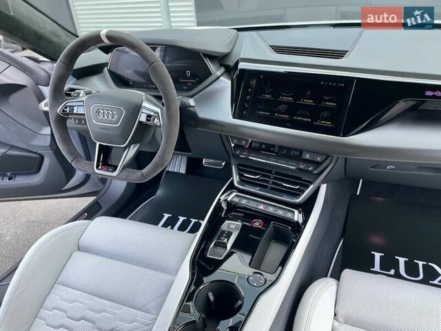 Сірий Ауді RS e-tron GT, об'ємом двигуна 0 л та пробігом 1 тис. км за 109900 $, фото 63 на Automoto.ua