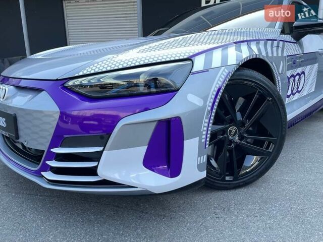 Сірий Ауді RS e-tron GT, об'ємом двигуна 0 л та пробігом 1 тис. км за 109900 $, фото 13 на Automoto.ua