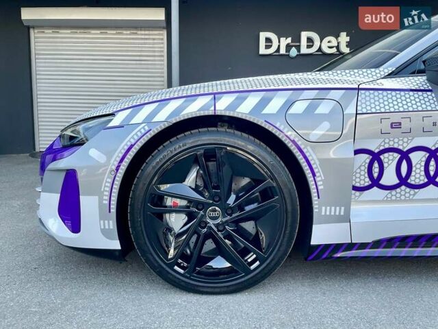 Сірий Ауді RS e-tron GT, об'ємом двигуна 0 л та пробігом 1 тис. км за 109900 $, фото 29 на Automoto.ua