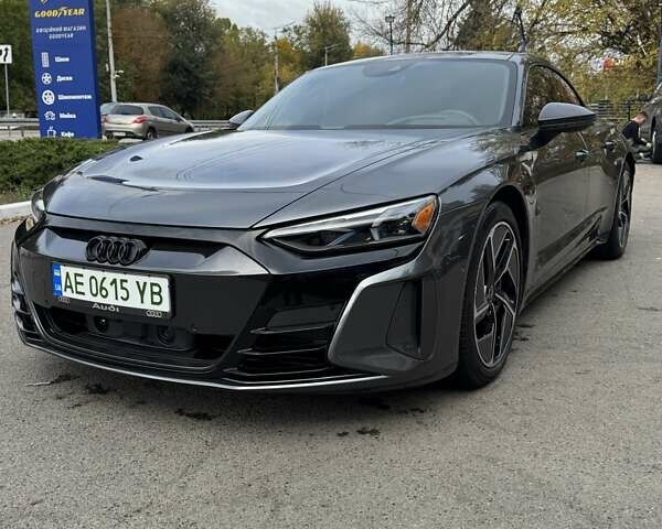 Сірий Ауді RS e-tron GT, об'ємом двигуна 0 л та пробігом 11 тис. км за 79000 $, фото 2 на Automoto.ua