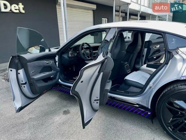 Сірий Ауді RS e-tron GT, об'ємом двигуна 0 л та пробігом 1 тис. км за 109900 $, фото 50 на Automoto.ua