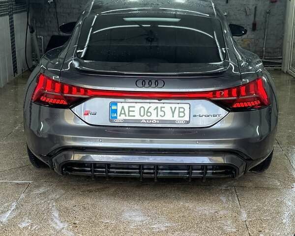 Сірий Ауді RS e-tron GT, об'ємом двигуна 0 л та пробігом 11 тис. км за 79000 $, фото 12 на Automoto.ua