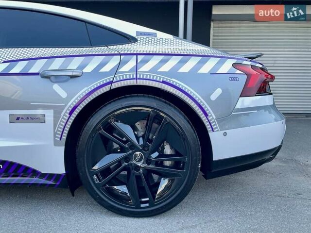 Сірий Ауді RS e-tron GT, об'ємом двигуна 0 л та пробігом 1 тис. км за 109900 $, фото 28 на Automoto.ua