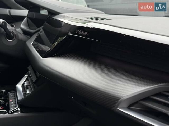 Серый Ауди RS e-tron GT, объемом двигателя 0 л и пробегом 7 тыс. км за 78000 $, фото 27 на Automoto.ua