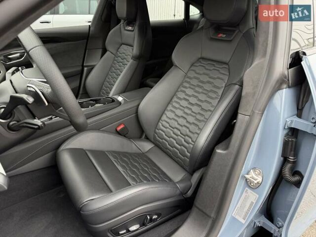Серый Ауди RS e-tron GT, объемом двигателя 0 л и пробегом 7 тыс. км за 78000 $, фото 9 на Automoto.ua