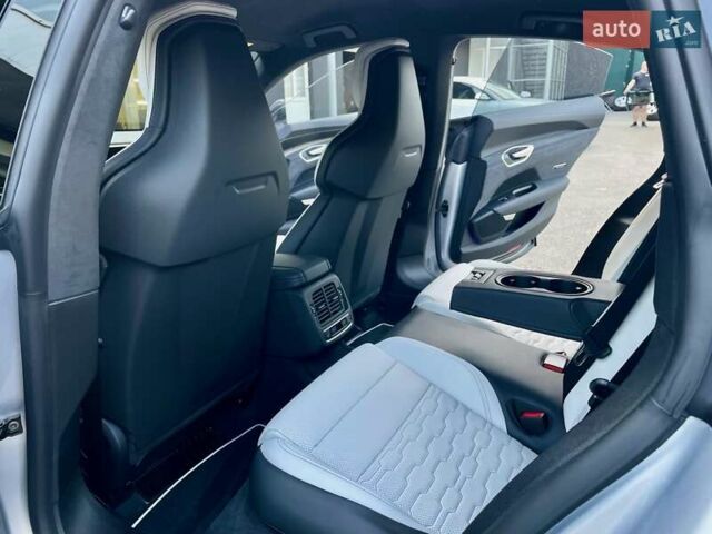 Сірий Ауді RS e-tron GT, об'ємом двигуна 0 л та пробігом 1 тис. км за 109900 $, фото 70 на Automoto.ua