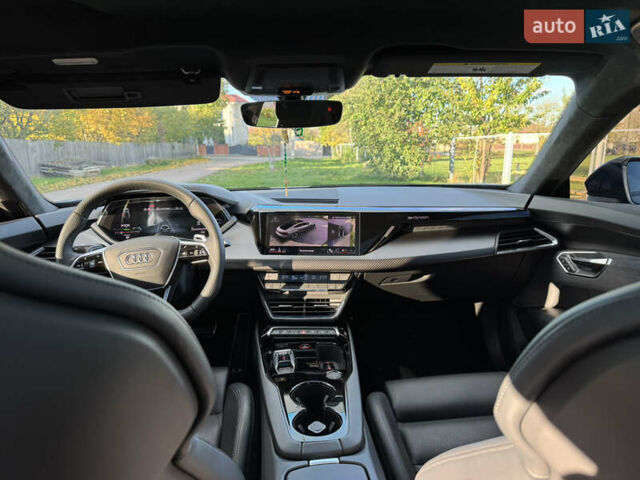 Серый Ауди RS e-tron GT, объемом двигателя 0 л и пробегом 8 тыс. км за 74000 $, фото 41 на Automoto.ua