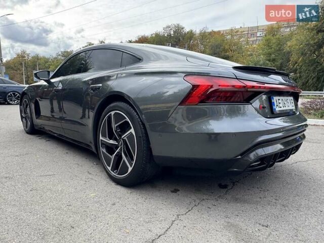Сірий Ауді RS e-tron GT, об'ємом двигуна 0 л та пробігом 11 тис. км за 79000 $, фото 9 на Automoto.ua