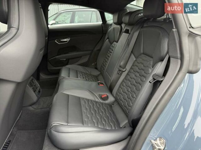 Серый Ауди RS e-tron GT, объемом двигателя 0 л и пробегом 7 тыс. км за 78000 $, фото 20 на Automoto.ua