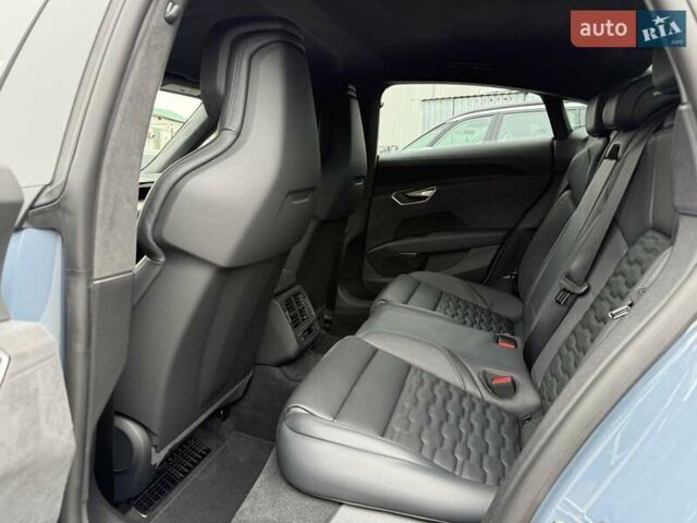 Серый Ауди RS e-tron GT, объемом двигателя 0 л и пробегом 7 тыс. км за 78000 $, фото 19 на Automoto.ua