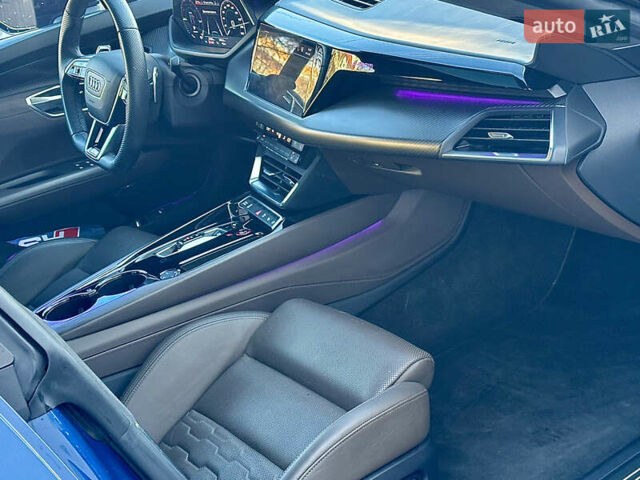 Синий Ауди RS e-tron GT, объемом двигателя 0 л и пробегом 27 тыс. км за 68000 $, фото 16 на Automoto.ua