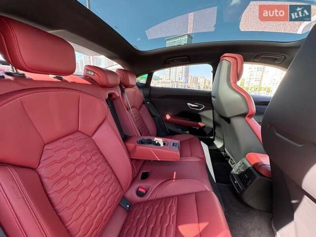 Синий Ауди RS e-tron GT, объемом двигателя 0 л и пробегом 5 тыс. км за 92400 $, фото 71 на Automoto.ua