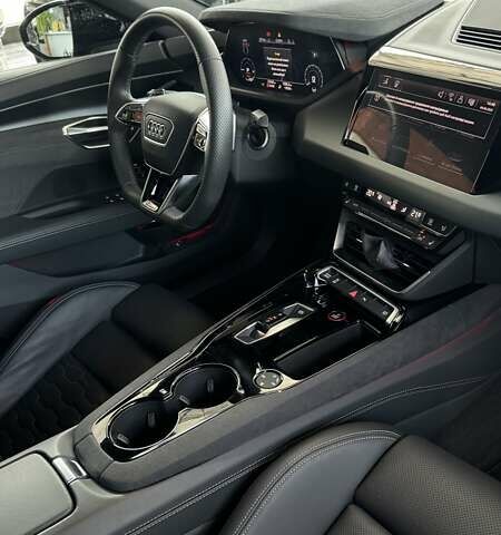 Синий Ауди RS e-tron GT, объемом двигателя 0 л и пробегом 12 тыс. км за 85000 $, фото 14 на Automoto.ua