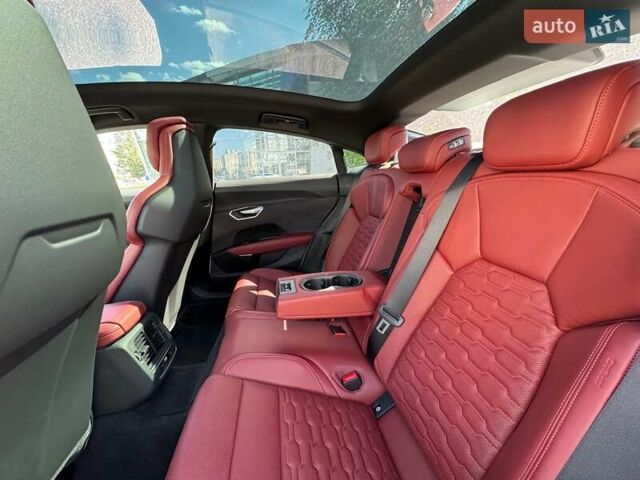 Синий Ауди RS e-tron GT, объемом двигателя 0 л и пробегом 5 тыс. км за 92500 $, фото 69 на Automoto.ua