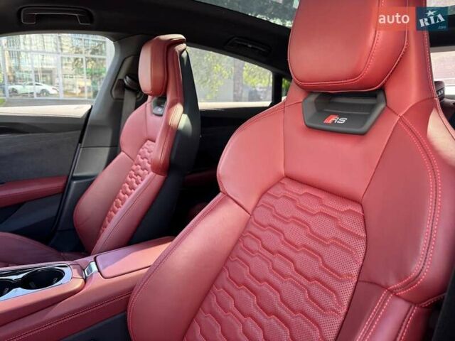 Синий Ауди RS e-tron GT, объемом двигателя 0 л и пробегом 5 тыс. км за 92500 $, фото 32 на Automoto.ua