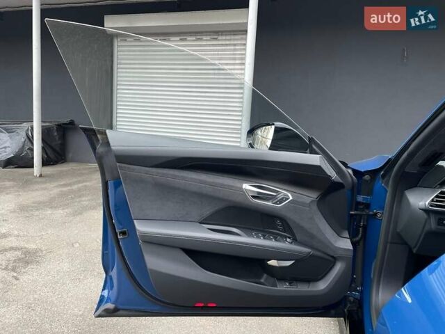 Синий Ауди RS e-tron GT, объемом двигателя 0 л и пробегом 7 тыс. км за 92900 $, фото 44 на Automoto.ua