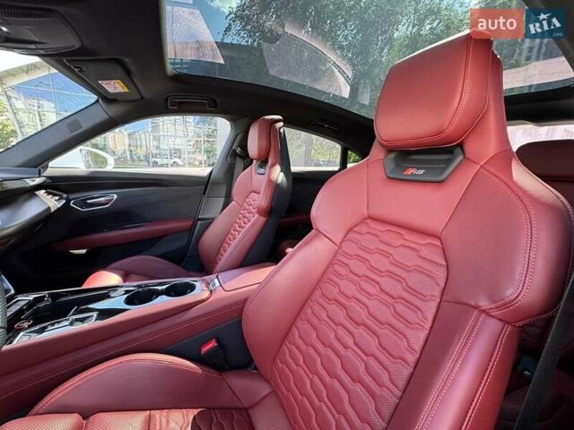 Синий Ауди RS e-tron GT, объемом двигателя 0 л и пробегом 5 тыс. км за 92500 $, фото 31 на Automoto.ua