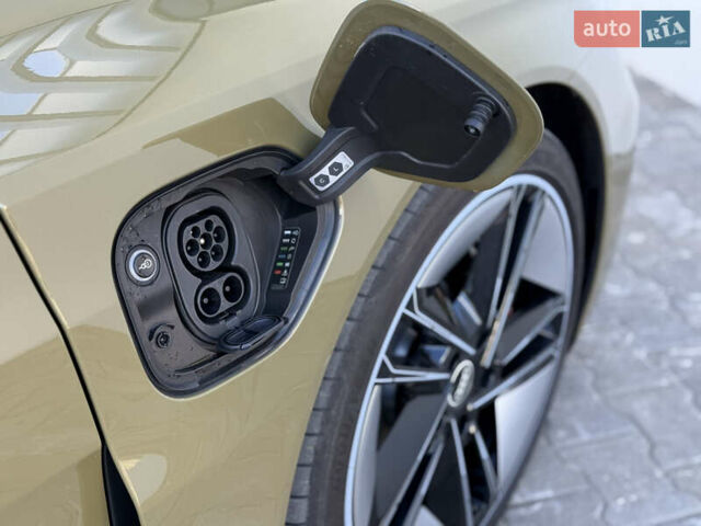 Зеленый Ауди RS e-tron GT, объемом двигателя 0 л и пробегом 19 тыс. км за 69000 $, фото 36 на Automoto.ua