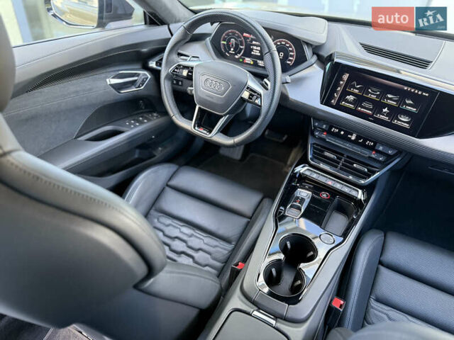 Зеленый Ауди RS e-tron GT, объемом двигателя 0 л и пробегом 19 тыс. км за 69000 $, фото 49 на Automoto.ua