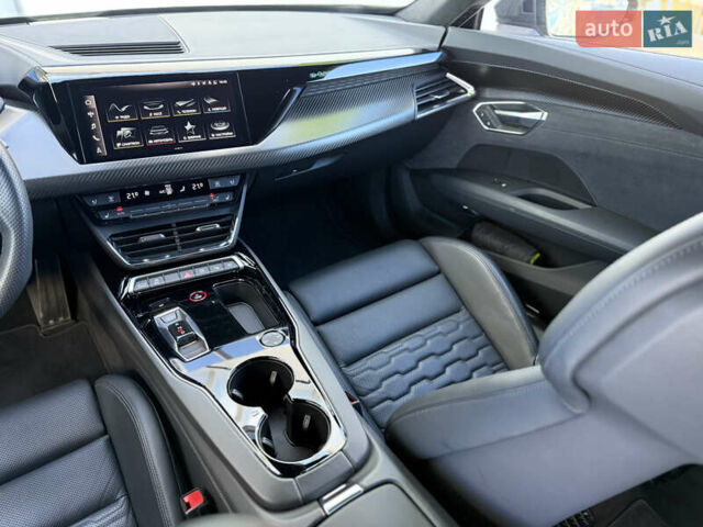 Зеленый Ауди RS e-tron GT, объемом двигателя 0 л и пробегом 19 тыс. км за 69000 $, фото 50 на Automoto.ua