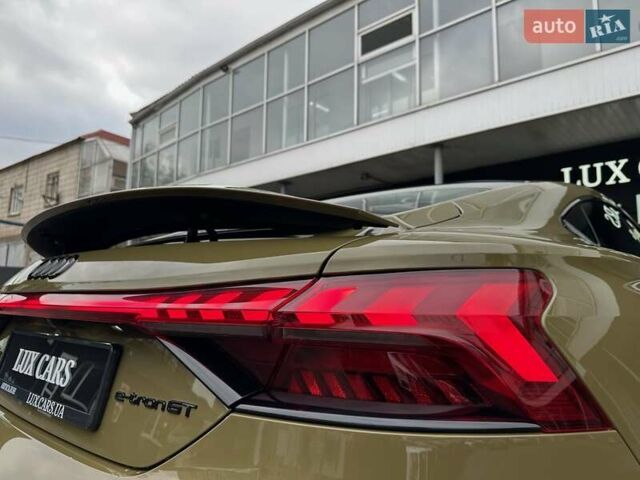 Зеленый Ауди RS e-tron GT, объемом двигателя 0 л и пробегом 27 тыс. км за 71900 $, фото 42 на Automoto.ua