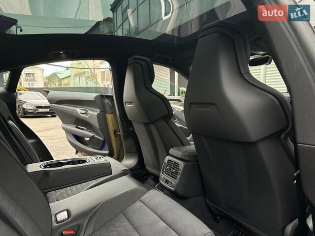 Зеленый Ауди RS e-tron GT, объемом двигателя 0 л и пробегом 27 тыс. км за 71900 $, фото 79 на Automoto.ua