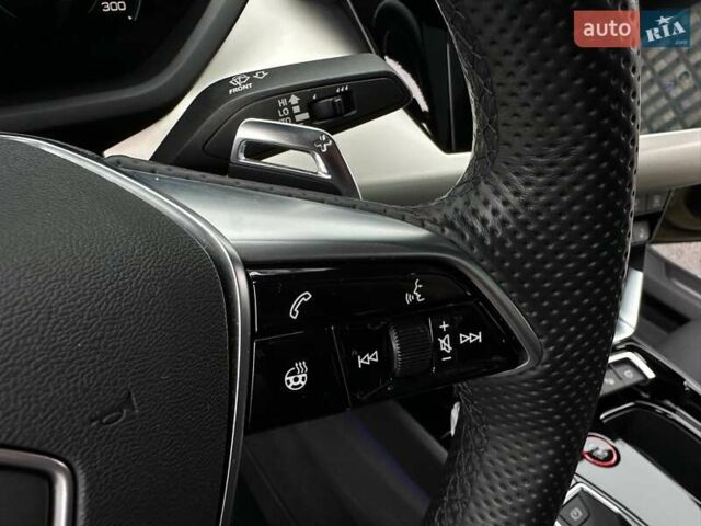 Зеленый Ауди RS e-tron GT, объемом двигателя 0 л и пробегом 27 тыс. км за 71900 $, фото 62 на Automoto.ua